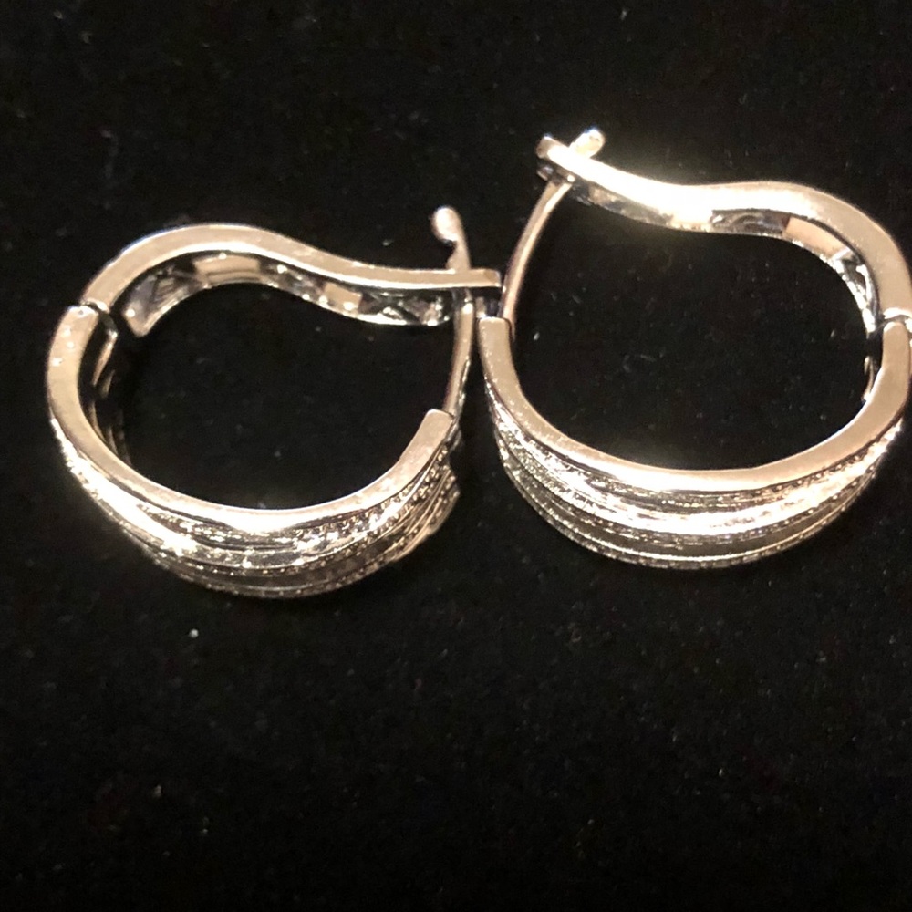 Earrings - Picture 2 of 7